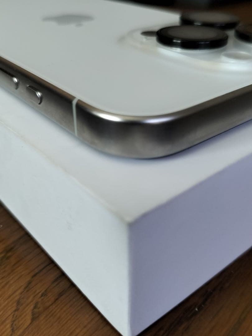 【美品】Apple iPhone 15 Pro 128GBホワイトチタニウム