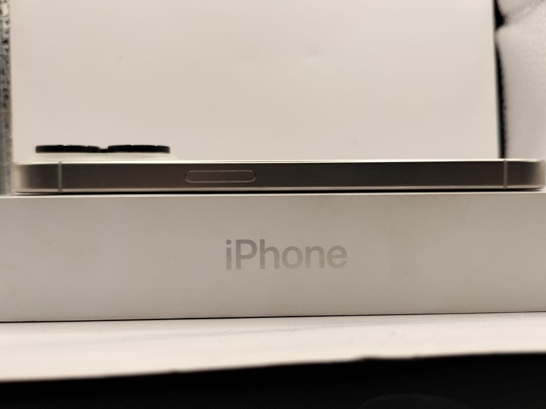 【美品】Apple iPhone 15 Pro 128GBホワイトチタニウム
