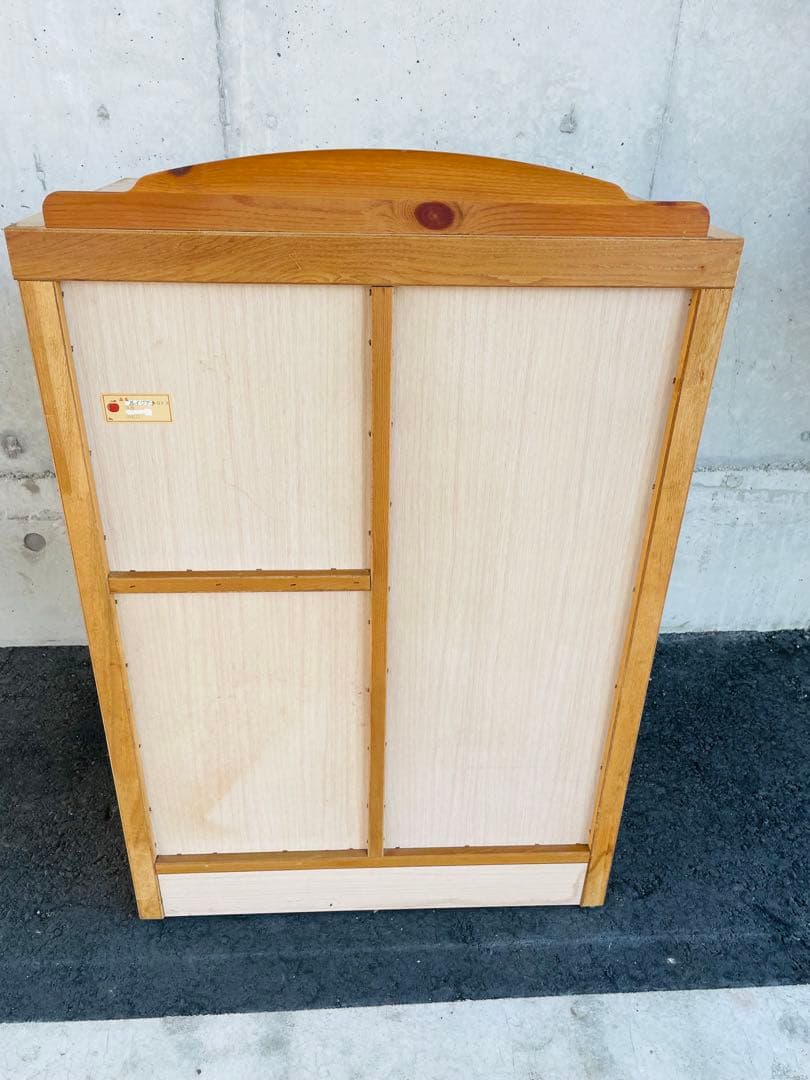 カントリー家具　ナチュラルウッド キャビネット ガラス扉付き