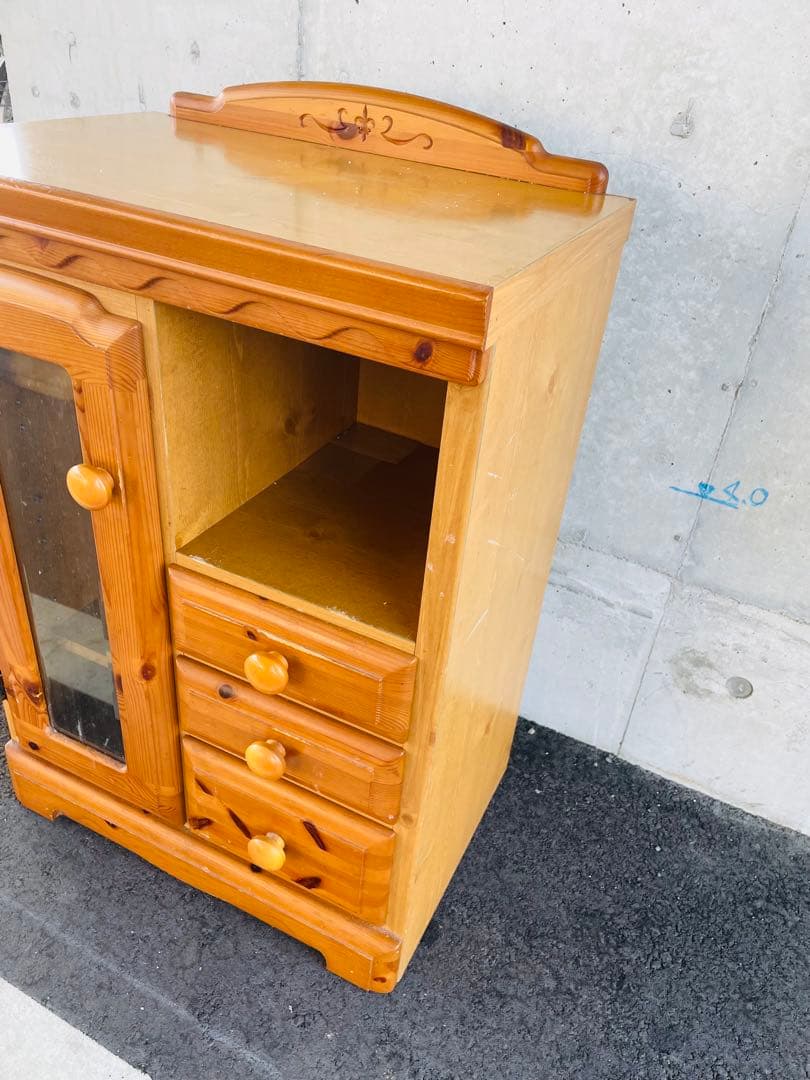 カントリー家具　ナチュラルウッド キャビネット ガラス扉付き