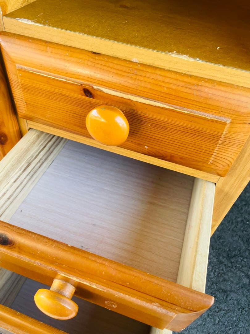 カントリー家具　ナチュラルウッド キャビネット ガラス扉付き