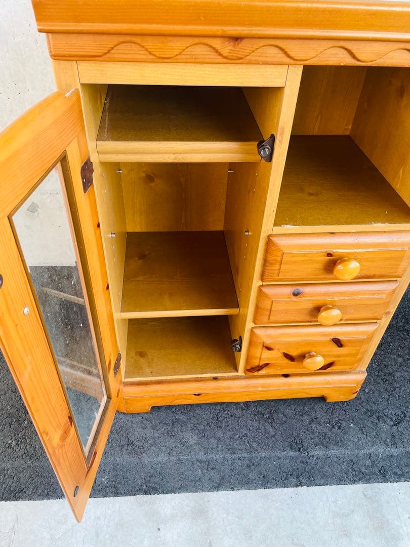 カントリー家具　ナチュラルウッド キャビネット ガラス扉付き