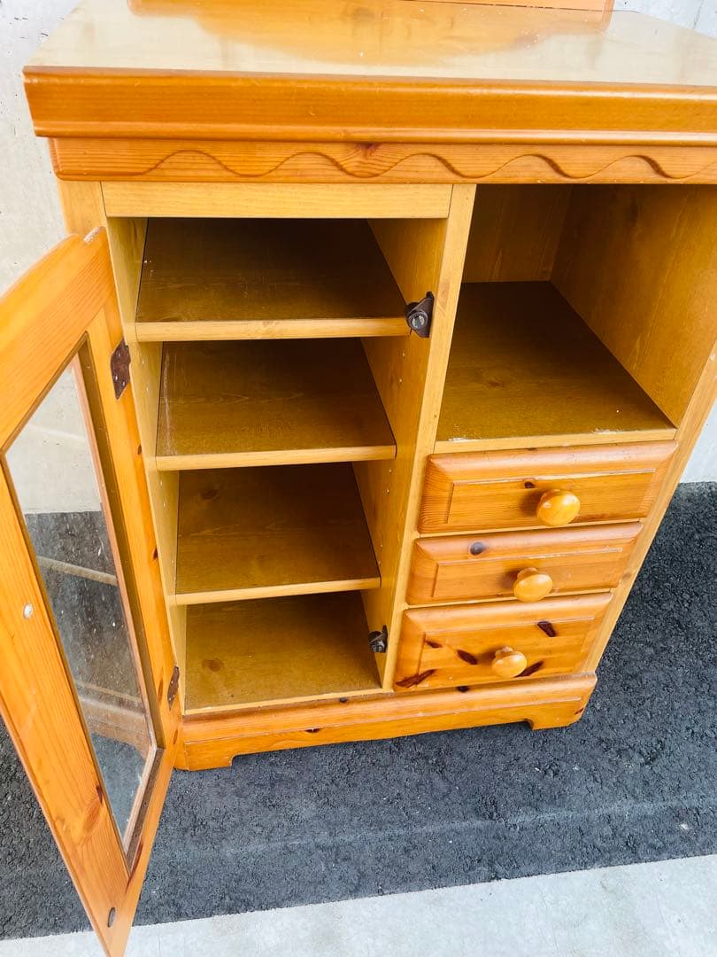 カントリー家具　ナチュラルウッド キャビネット ガラス扉付き