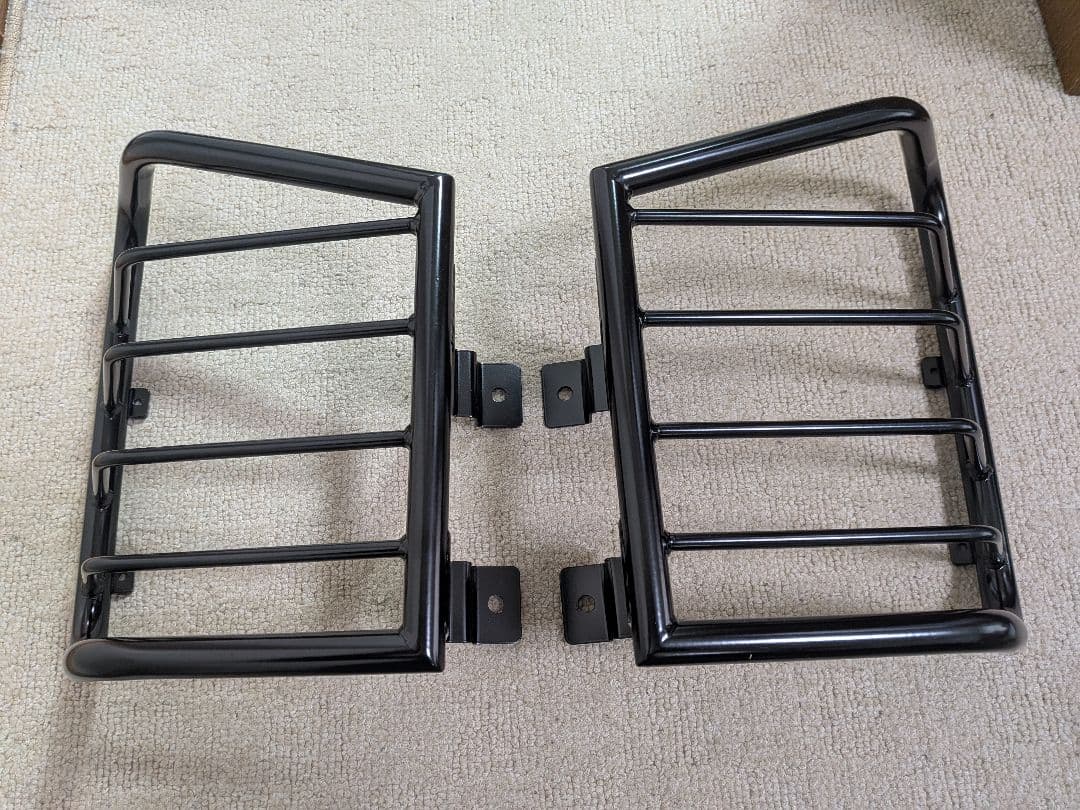 デリカD5後期型　KADDIS テールレンズガード