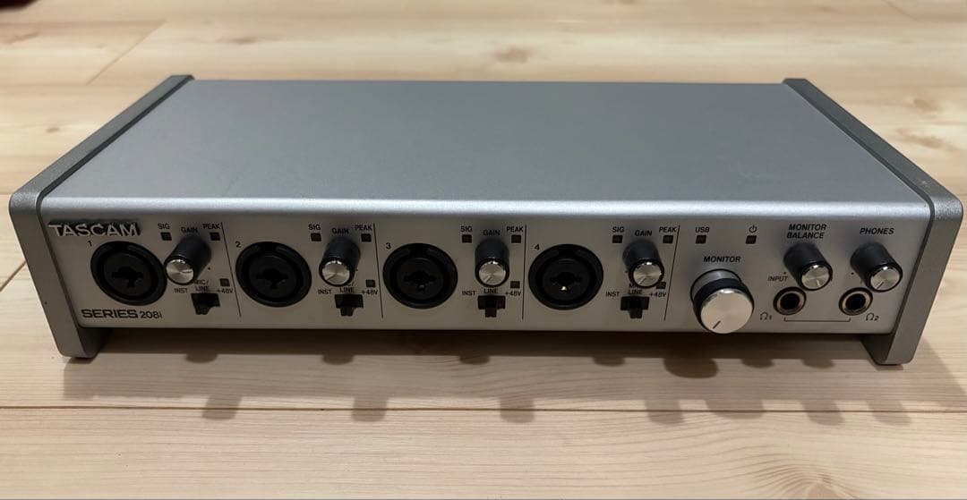 TASCAM SERIES 208i オーディオインターフェイス