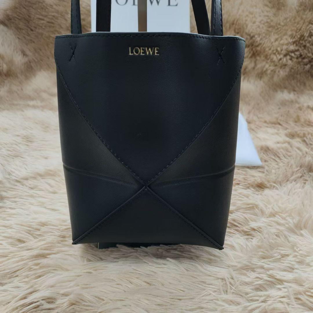 LOEWE ブラック ショルダーバッグ