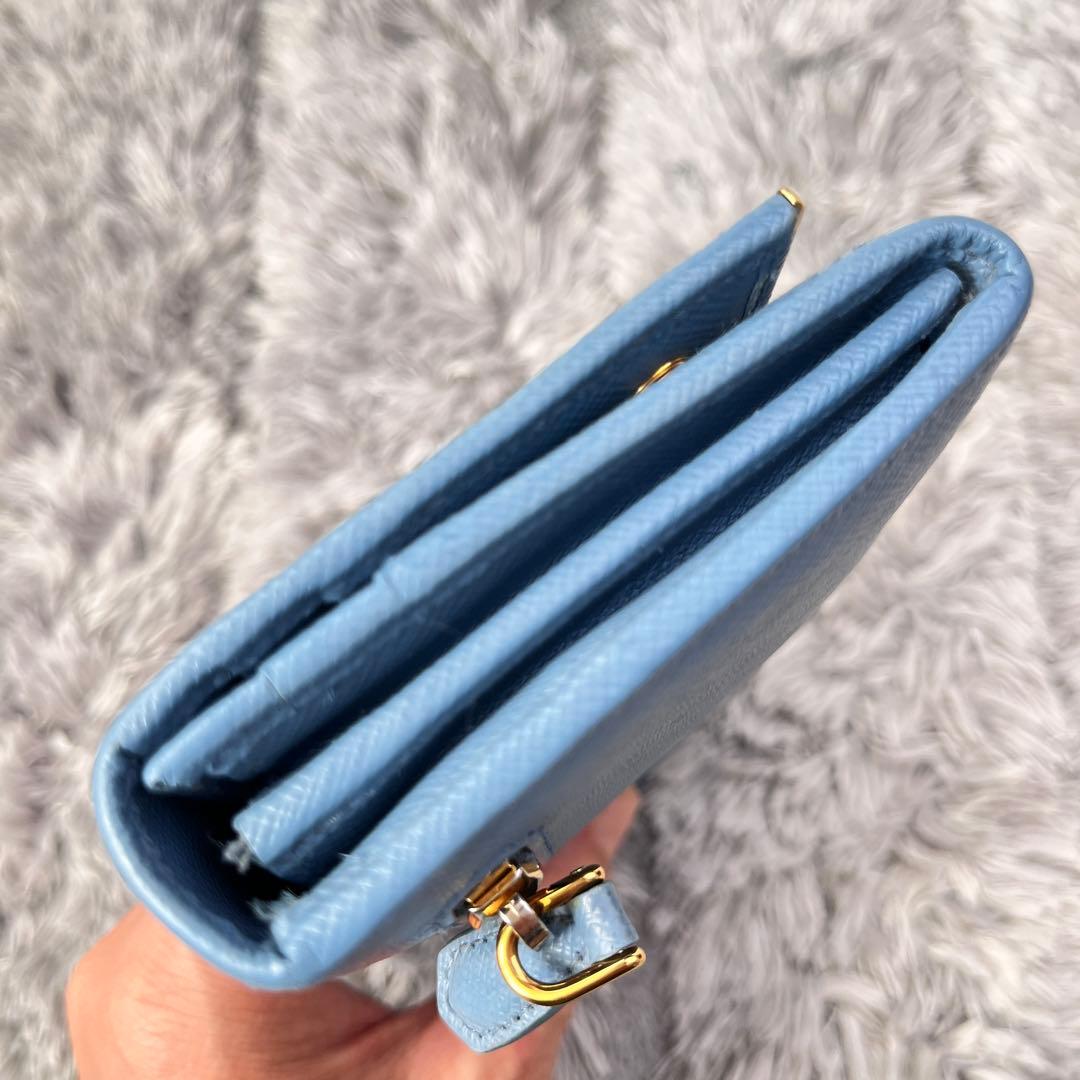 良品✨PRADA メタルバー　メタルロゴ　長財布 サフィアーノ　水色　レディース