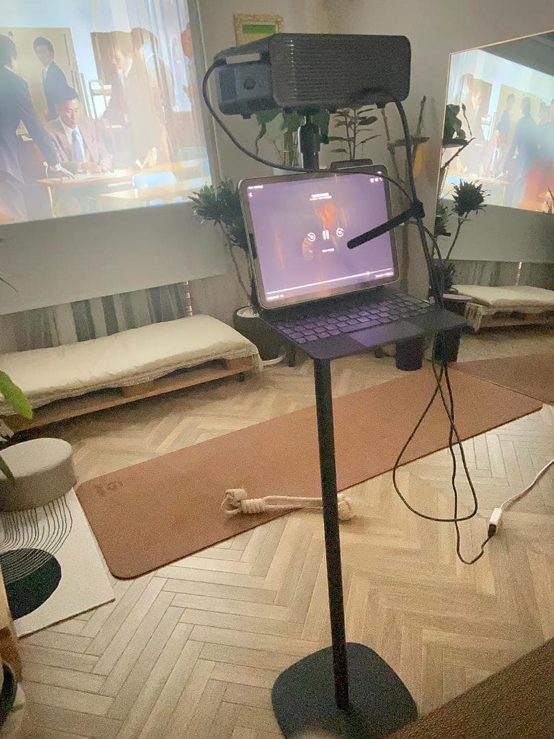 フレキシブルプロジェクタースタンド: 安定・調整可能・多機能