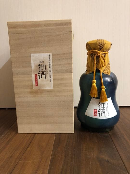 泡盛　瑞泉120周年記念ボトル　嘉瓶(ゆしびん)1800ml