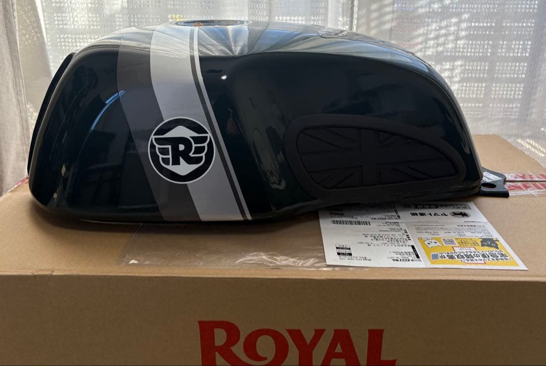 コンチネンタルgt650 タンク　ロイヤルエンフィールド