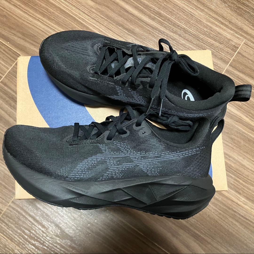 新品 25.0 NOVABLAST 5 ブラックasics
