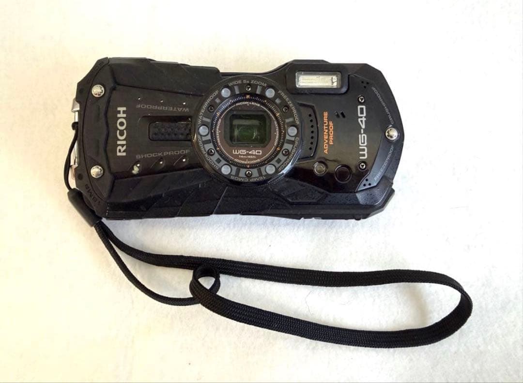 RICOH WG-40 デジタルカメラ 本体と充電器