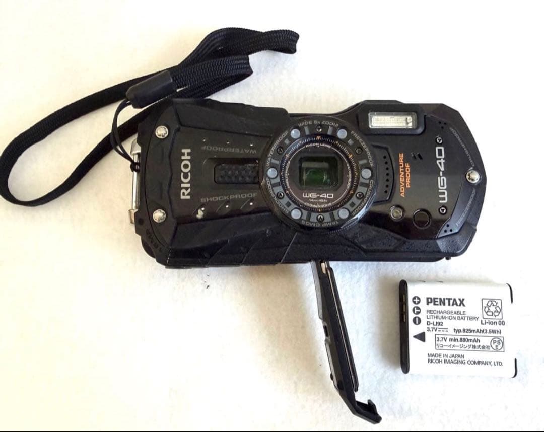 RICOH WG-40 デジタルカメラ 本体と充電器