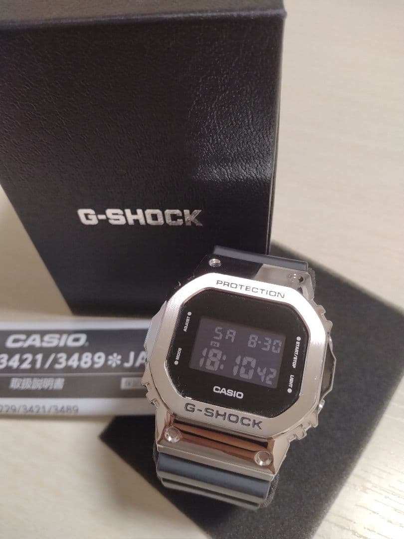 【美品】G-SHOCK　デジタル　シルバー　GM-5600