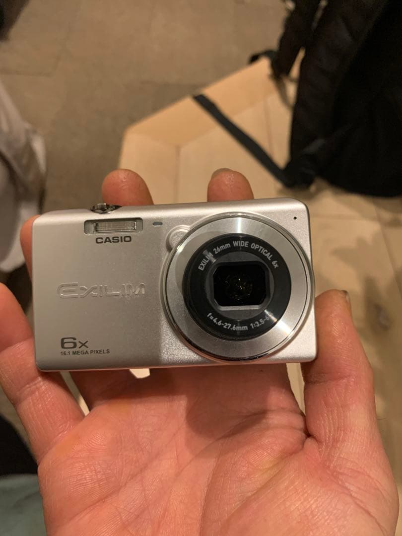 [美品]CASIO EXILIM EX-Z880 ホワイト
