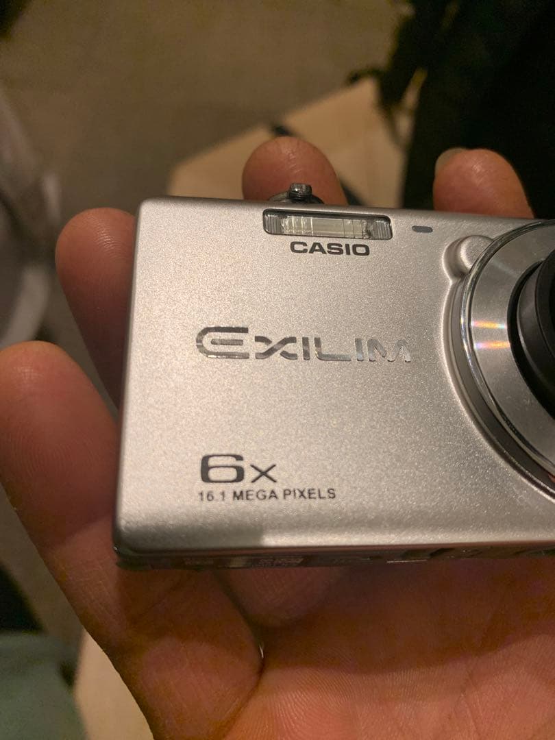 [美品]CASIO EXILIM EX-Z880 ホワイト