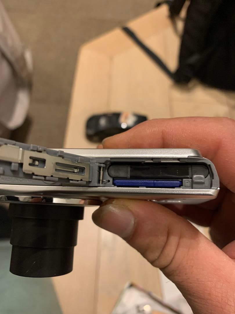 [美品]CASIO EXILIM EX-Z880 ホワイト