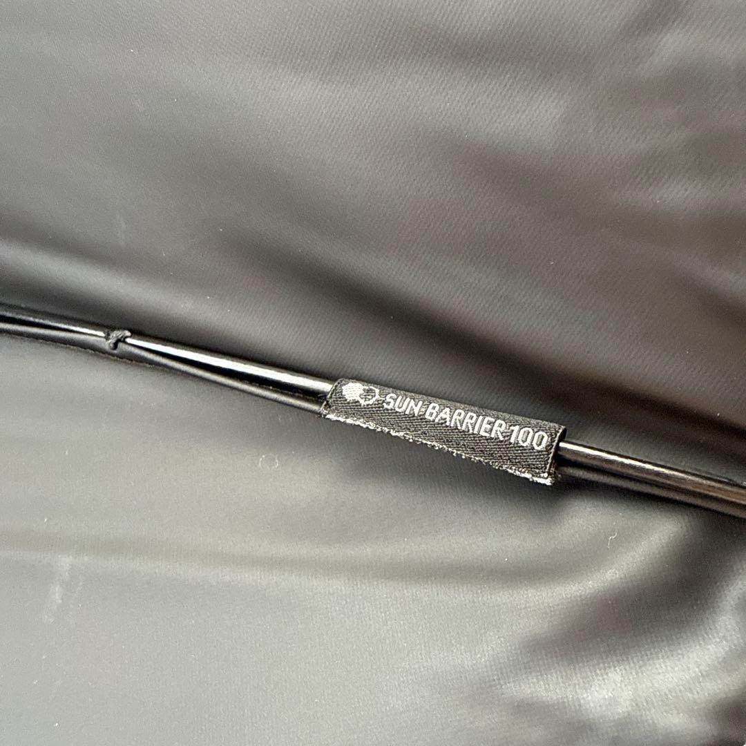 サンバリア100 折りたたみ日傘 2段折フリル / フロストグレー　木曲がり手元