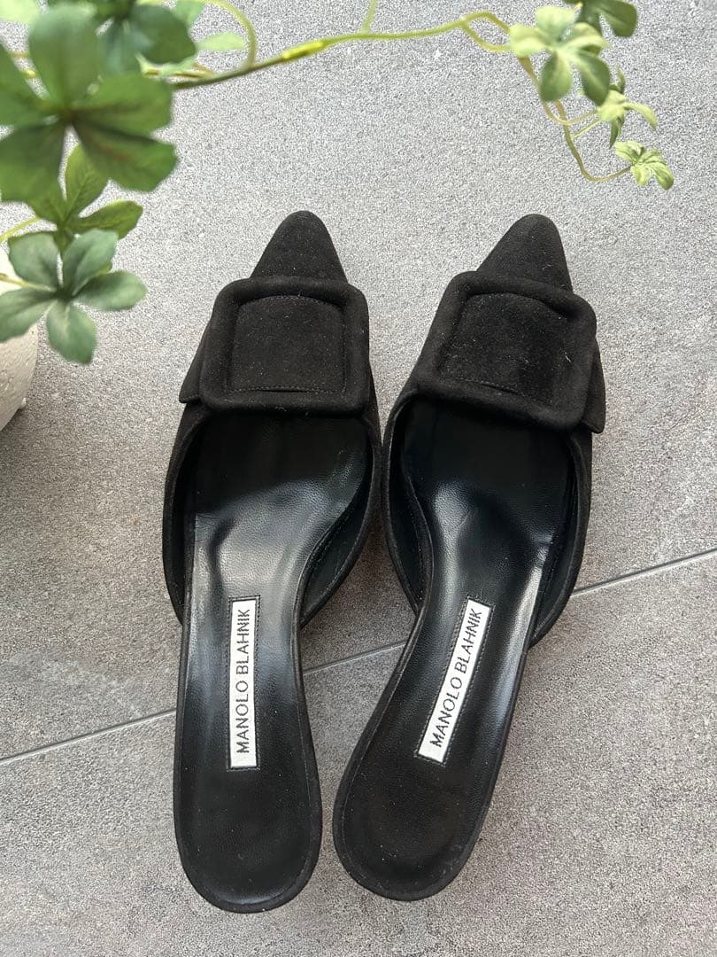 マノロブラニク メイセール 36 ブラック