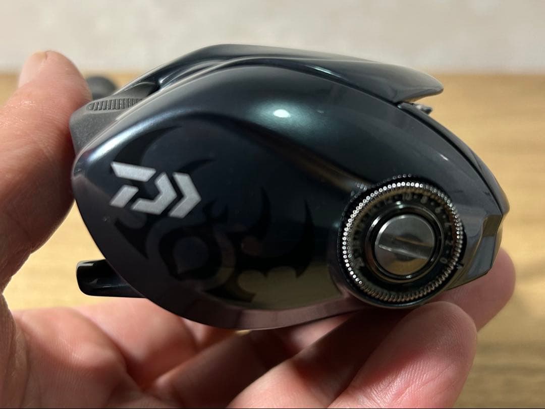 【アリヤショップス】Daiwa25タトゥーラSV TW 100XHL 左巻