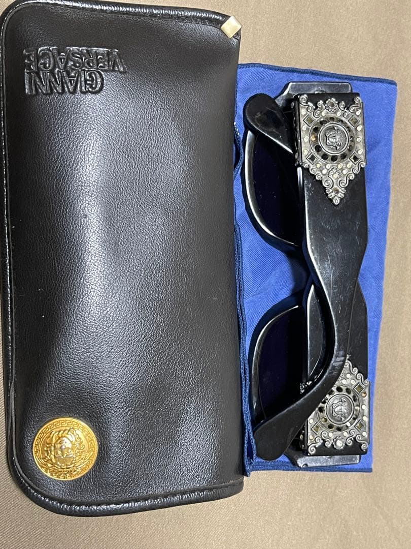 Gianni Versace ブラック サングラス ケース付き