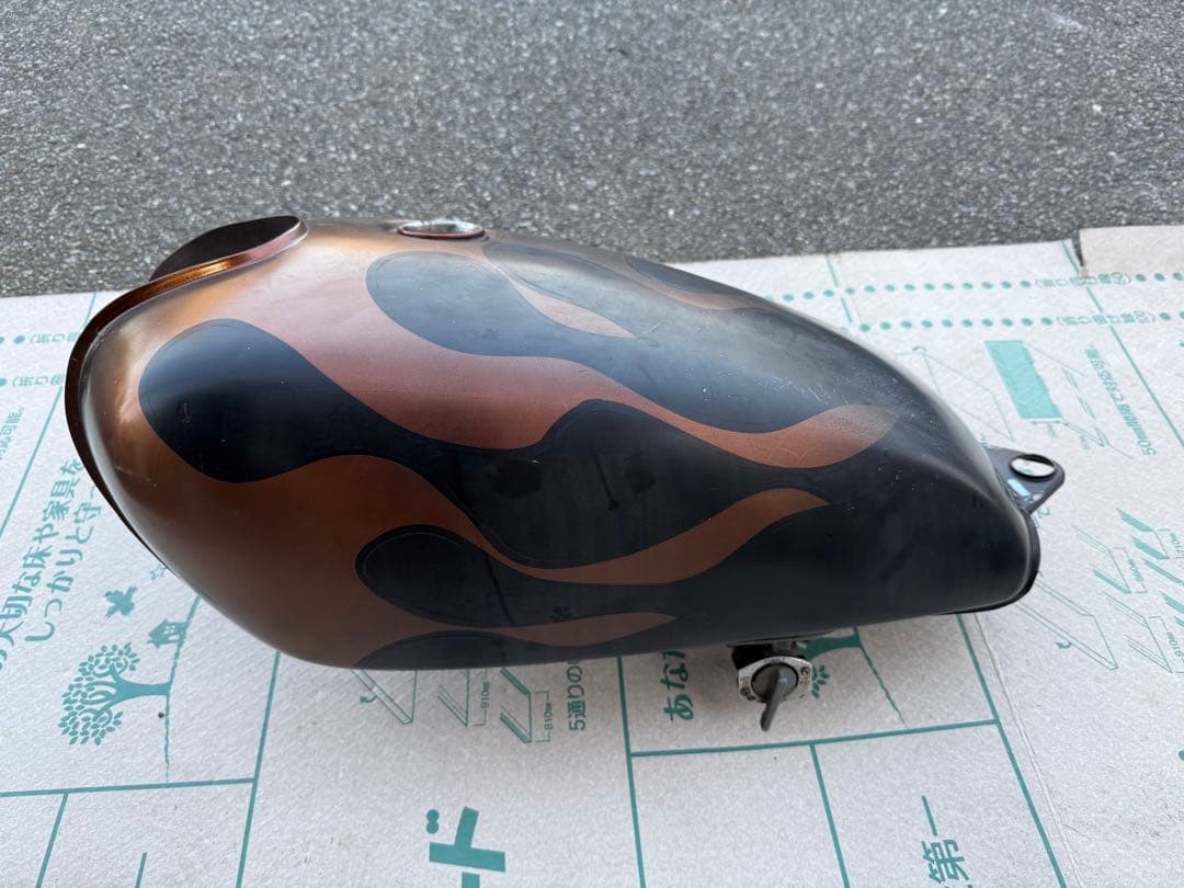 ヤマハ YAMAHA SR400 タンク