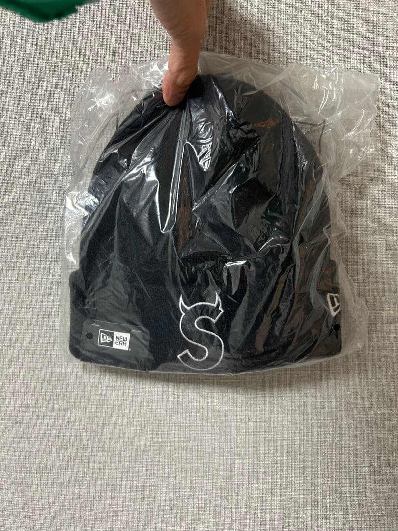Supreme 黒 ニット帽 袋入り　新品