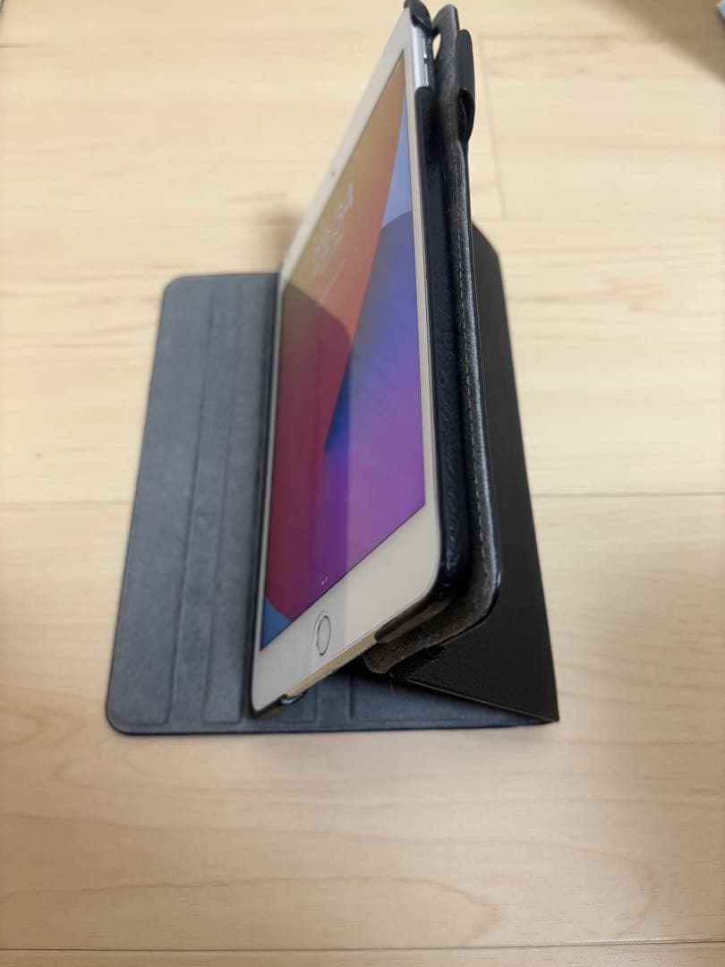 美品　Apple アップル　ipad mini4 64GB シルバー