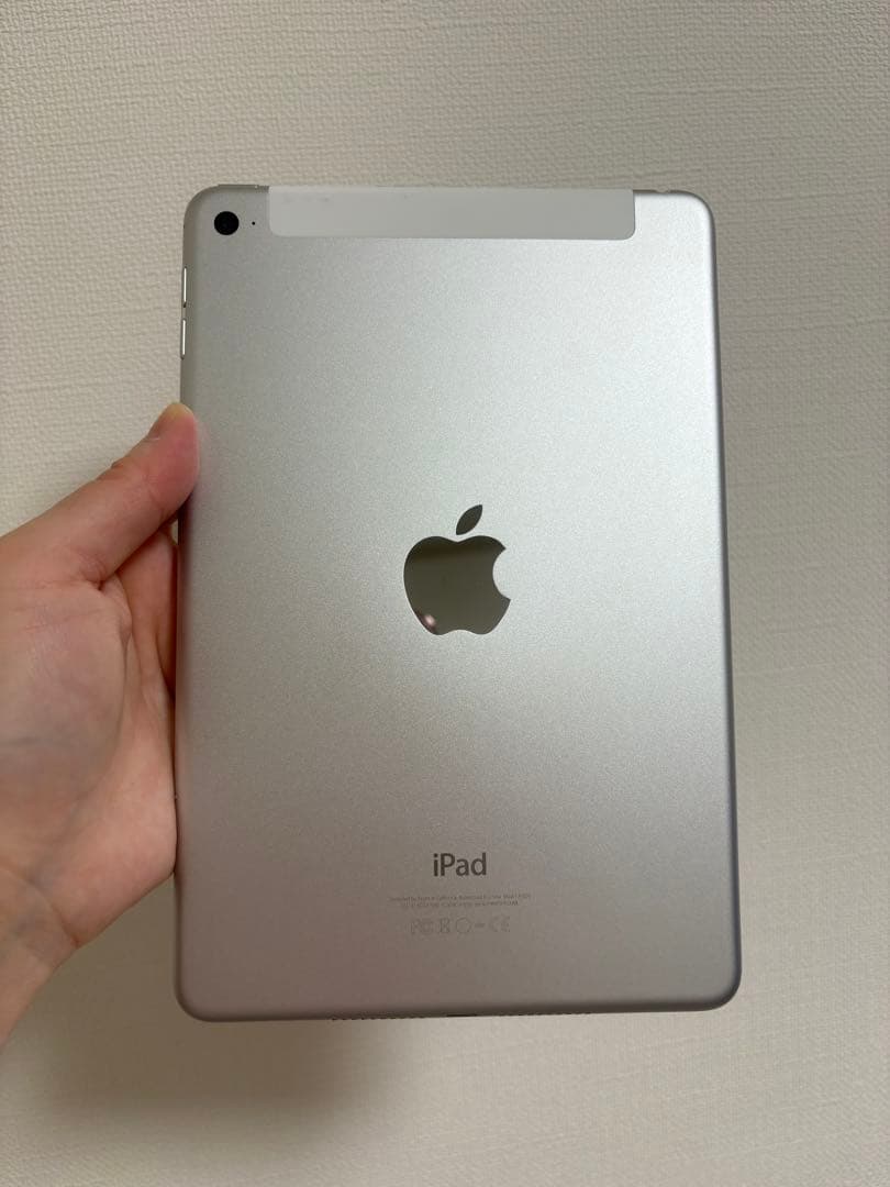 美品　Apple アップル　ipad mini4 64GB シルバー