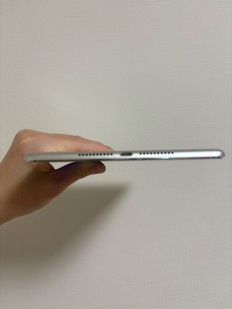 美品　Apple アップル　ipad mini4 64GB シルバー
