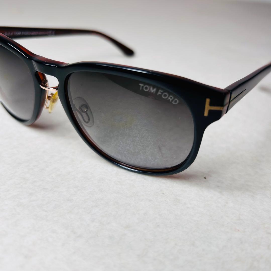 TOM FORD　サングラス　ウェリントン　ブラウン