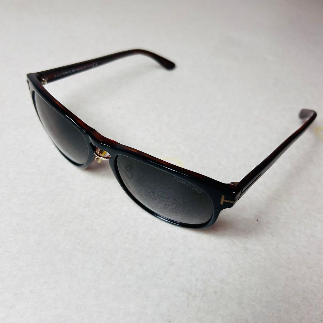 TOM FORD　サングラス　ウェリントン　ブラウン