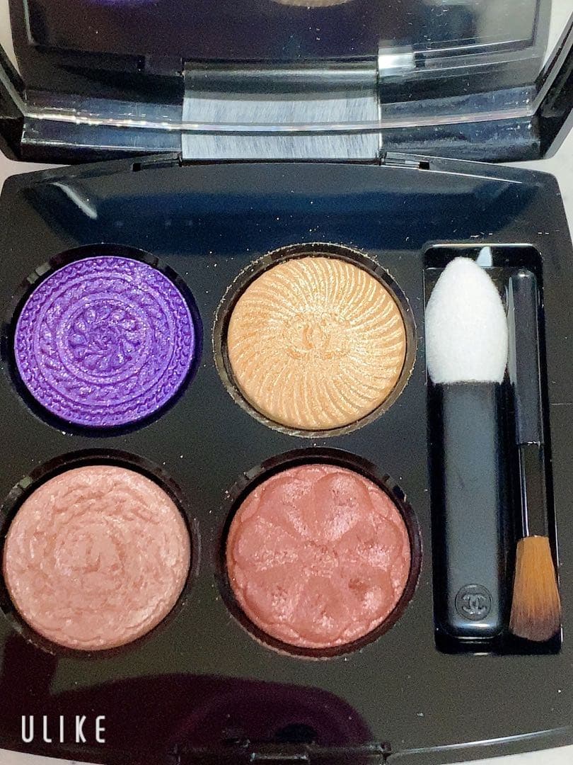 CHANEL レ キャトル オンブル 239 ブトン バロック