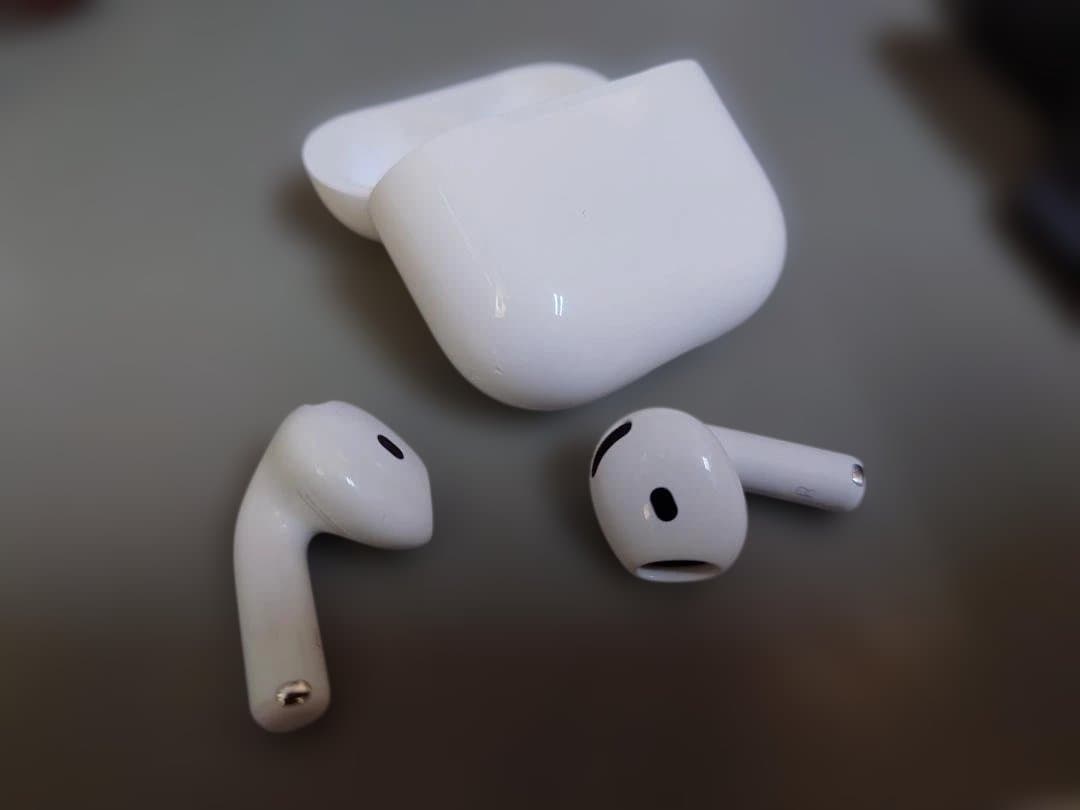 airpods 第4世代 NC&GPSなしモデル 中古 ケース微キズ