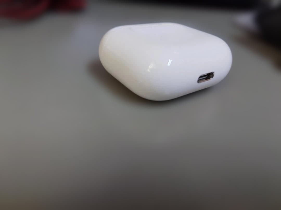 airpods 第4世代 NC&GPSなしモデル 中古 ケース微キズ