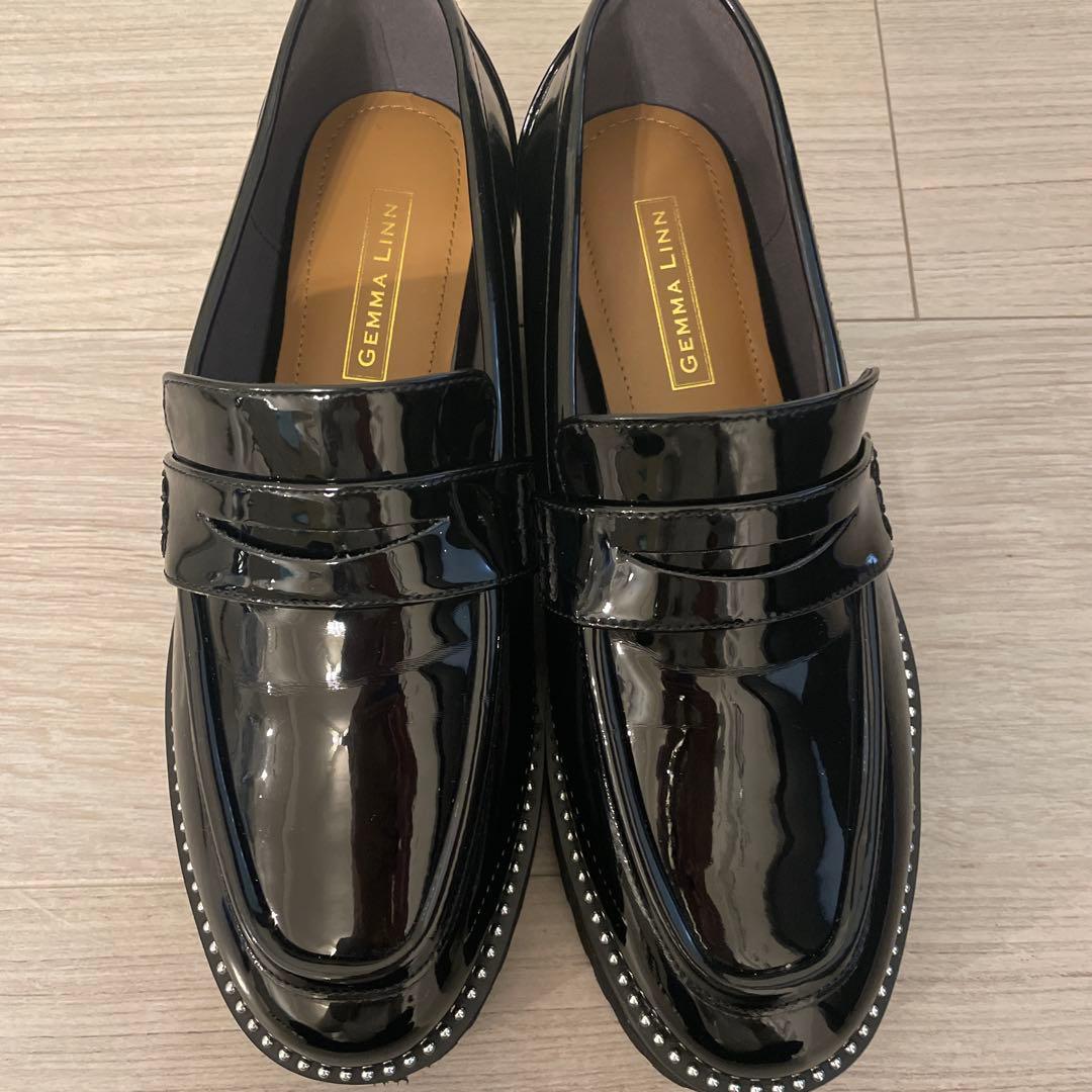 GEMMA LINN ブラックエナメルローファー