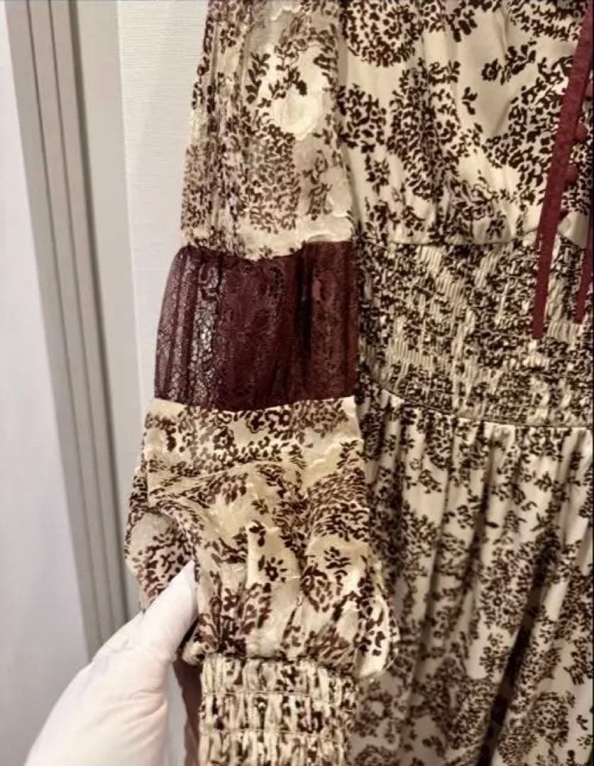 ワンピース Herlipto Winter Floral Longsleeve Dress