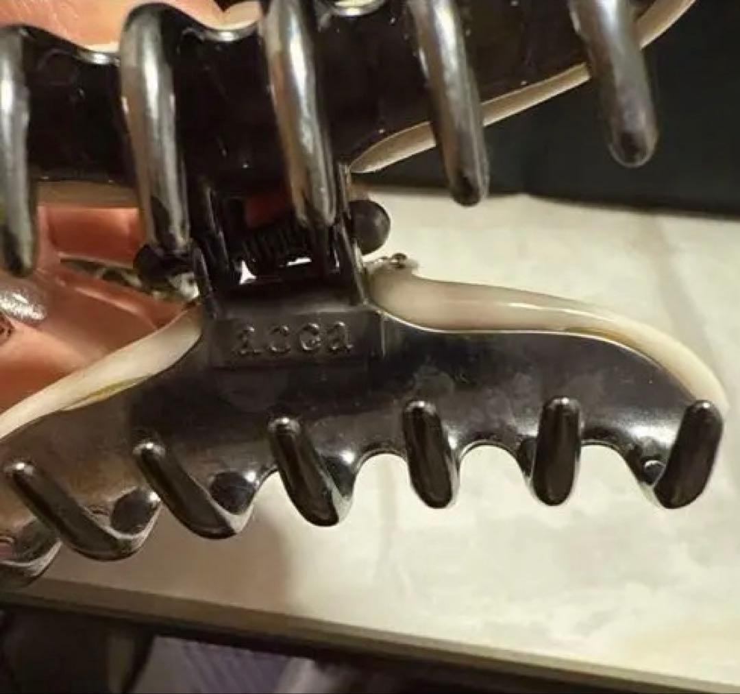 【acca】クイーンホワイトヘアクリップ2個セット