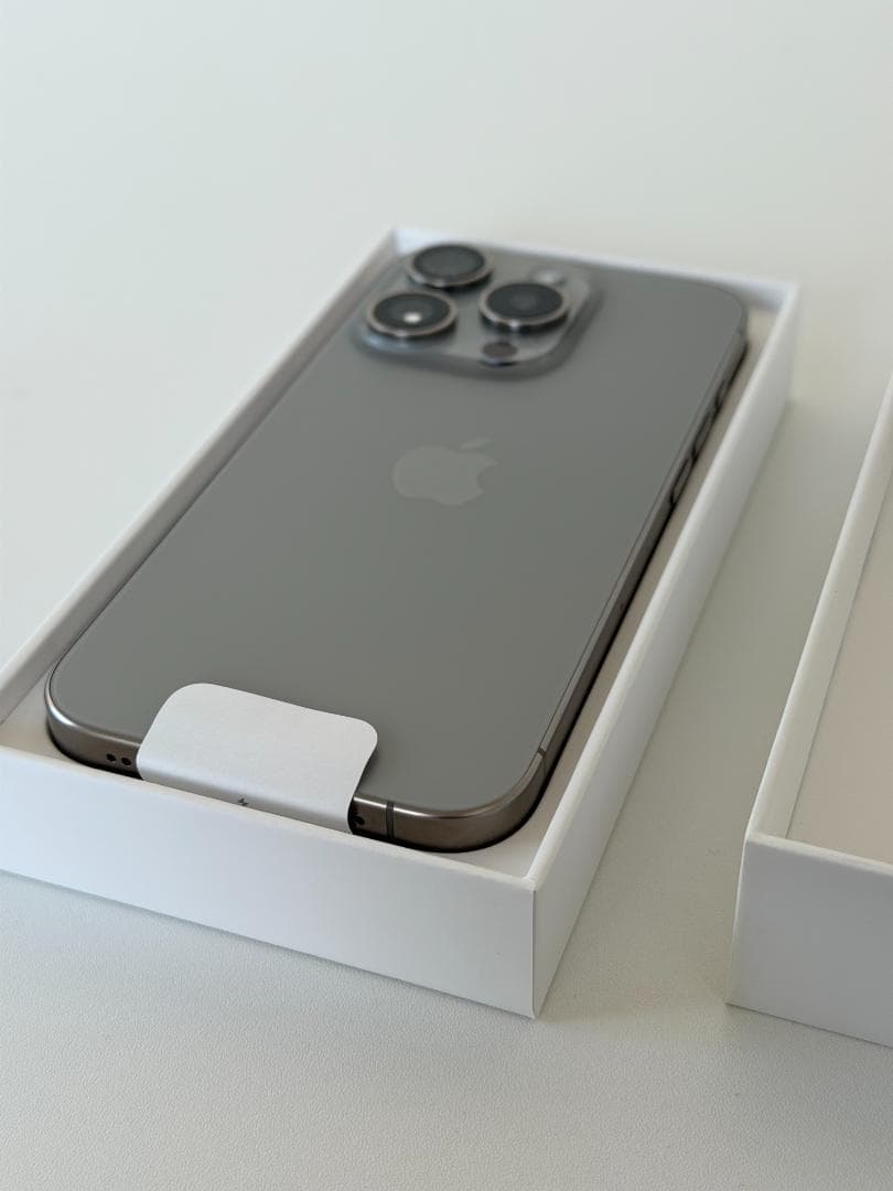 iPhone 15 Pro ナチュラルチタニウム SIMフリー 美品 箱あり