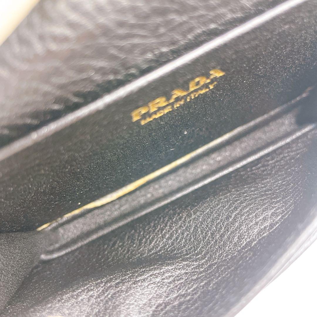 美品 プラダ カードケース 名刺入れ ゴールド金具 レザー メタルロゴ　黒 金