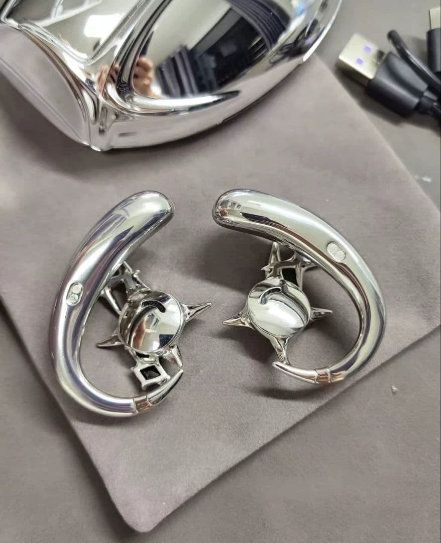 【即発送可能】OF HUNGER ワイヤレスイヤホン シルバー/ピンク