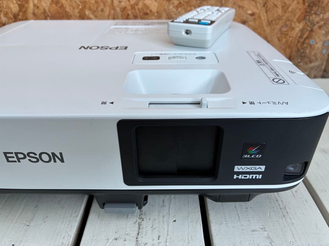 0686 EPSON プロジェクター　EB-2155W ランプ点灯時間 754h