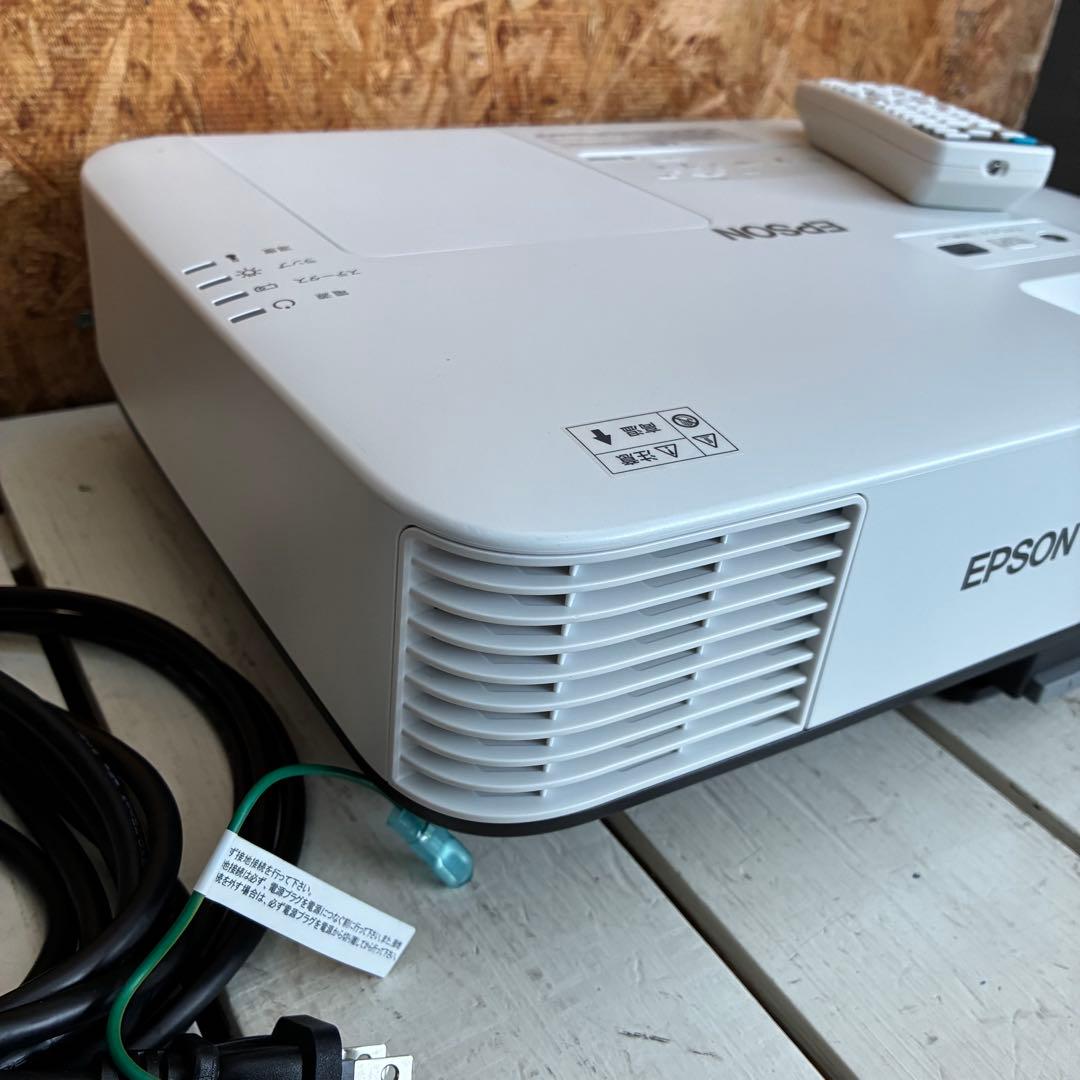 0686 EPSON プロジェクター　EB-2155W ランプ点灯時間 754h