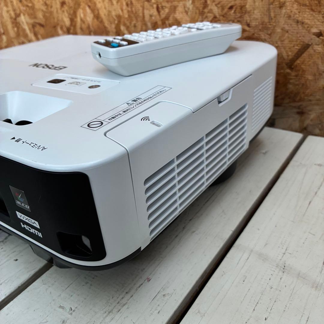 0686 EPSON プロジェクター　EB-2155W ランプ点灯時間 754h