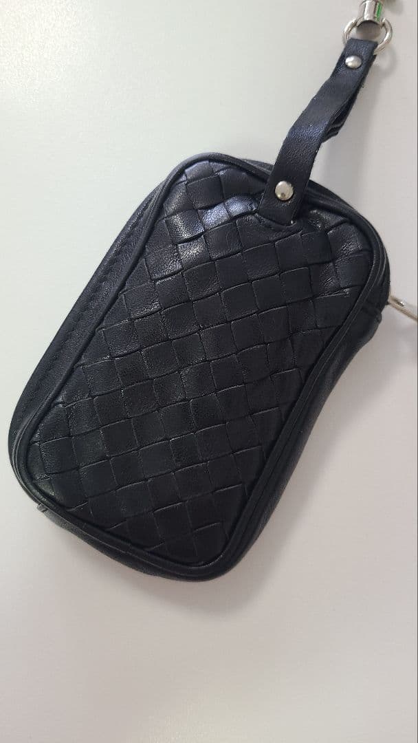 BOTTEGA VENETA イントレチャート ブラック レザー キーケース