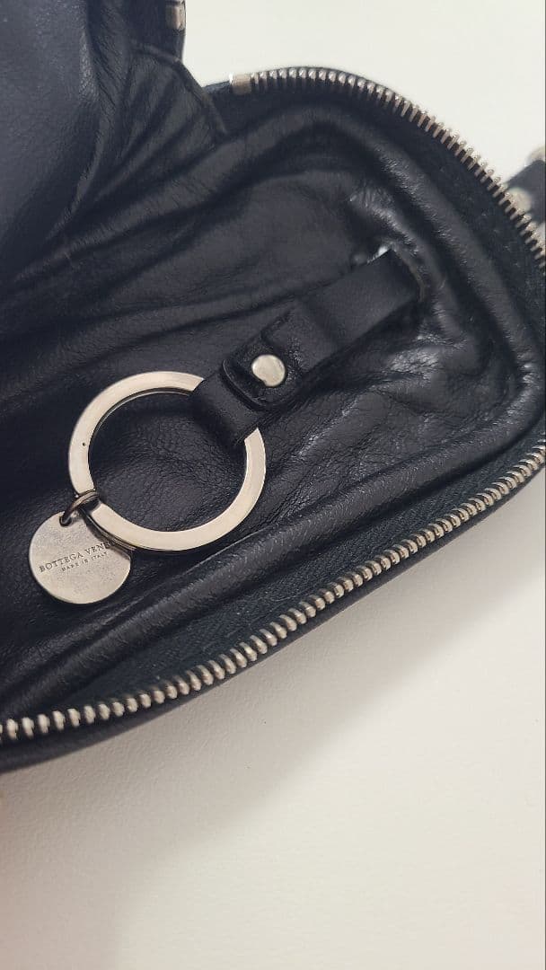 BOTTEGA VENETA イントレチャート ブラック レザー キーケース