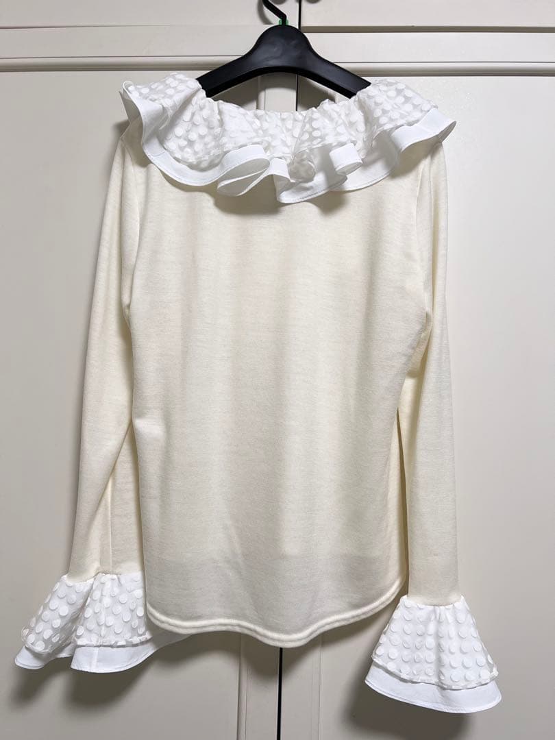 ヨコピョンさま専用⭐︎⭐︎⭐︎新品です〜アドニシスAdonisisフリルトップス♡