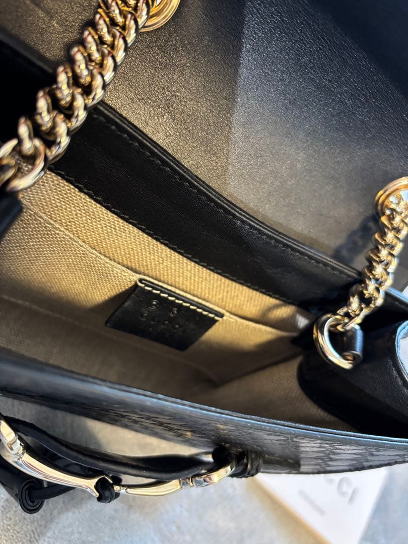 【美品】超レア　Gucci GGパターン ブラック クラッチバッグ　チェーン