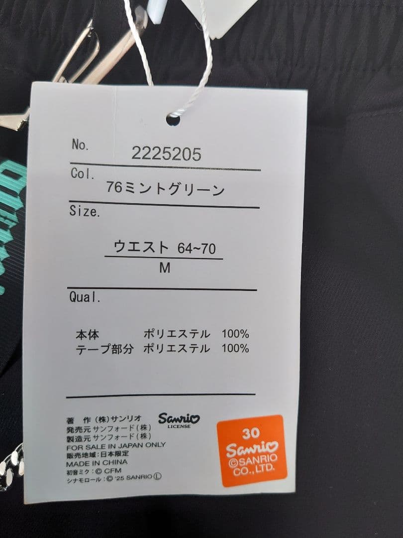 M 初音ミク×シナモロール スカパン 黒/ターコイズ 01