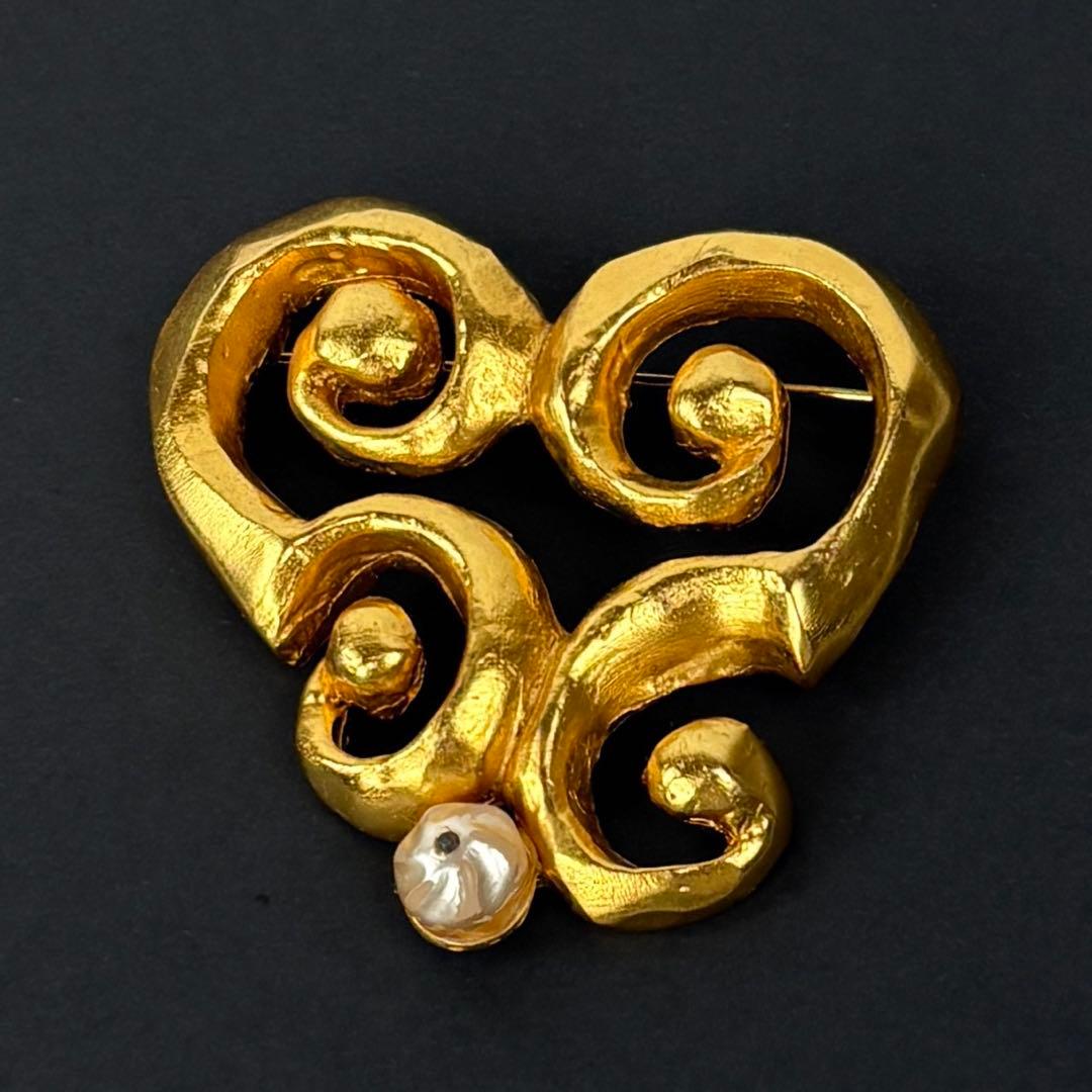 クリスチャンラクロワ　ブローチ　ハート　パール　刻印有り　6.2×6.9cm